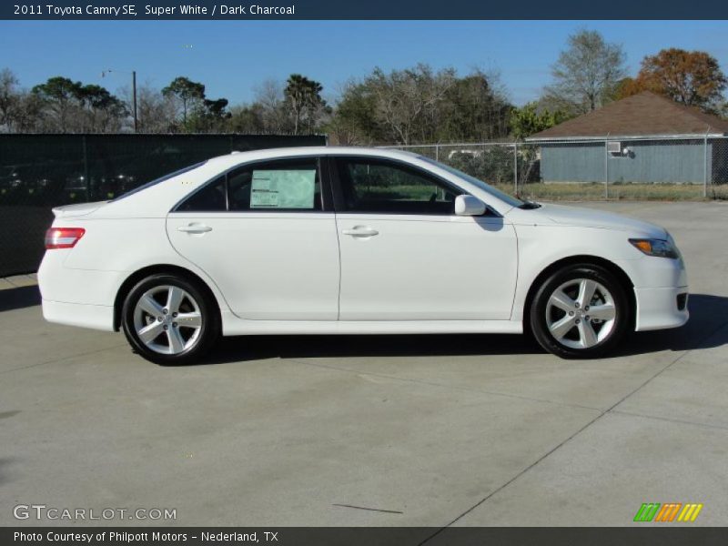 Super White / Dark Charcoal 2011 Toyota Camry SE