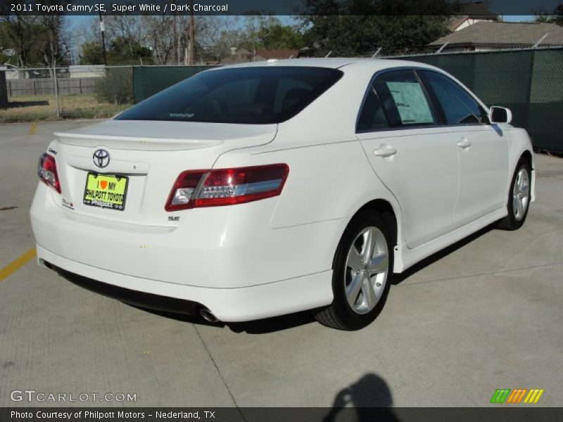 Super White / Dark Charcoal 2011 Toyota Camry SE