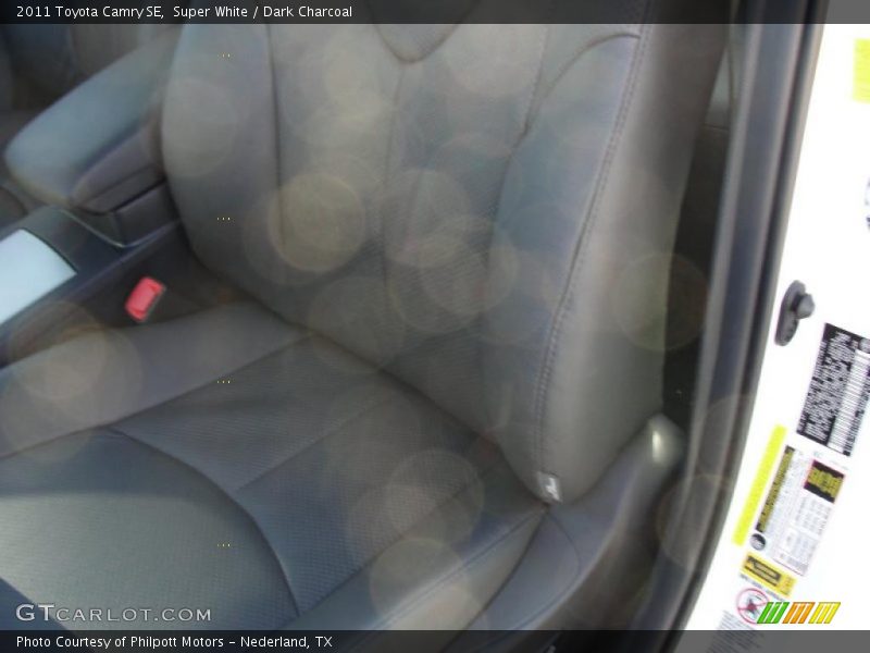 Super White / Dark Charcoal 2011 Toyota Camry SE