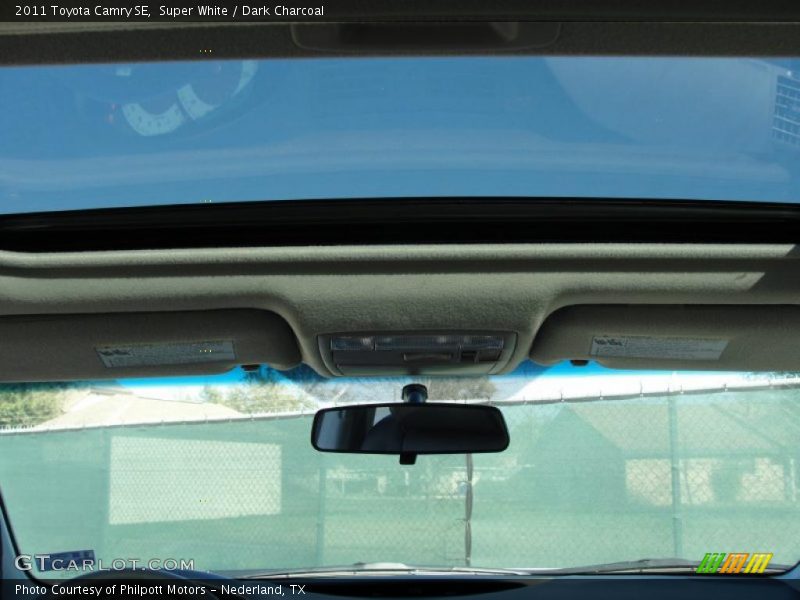 Super White / Dark Charcoal 2011 Toyota Camry SE