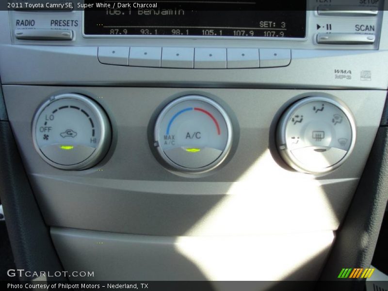 Super White / Dark Charcoal 2011 Toyota Camry SE