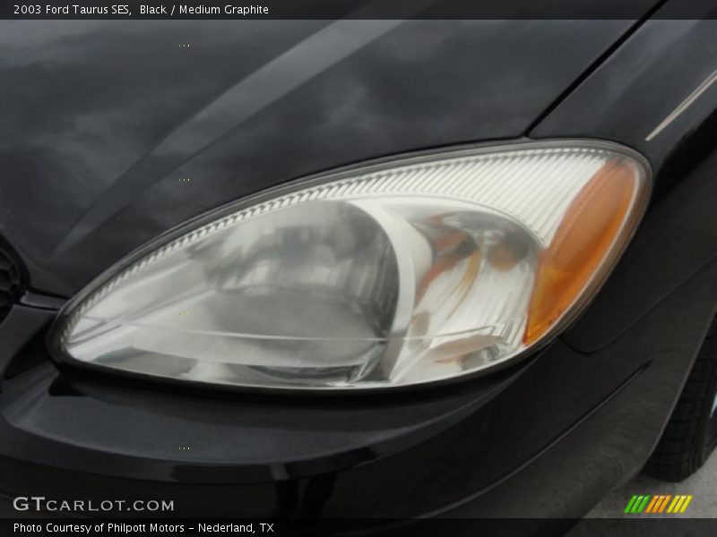 Black / Medium Graphite 2003 Ford Taurus SES
