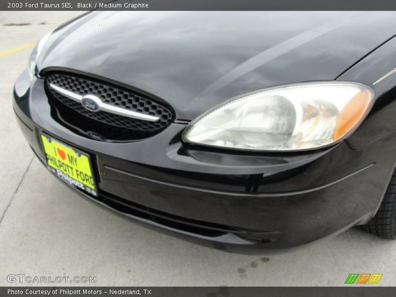 Black / Medium Graphite 2003 Ford Taurus SES