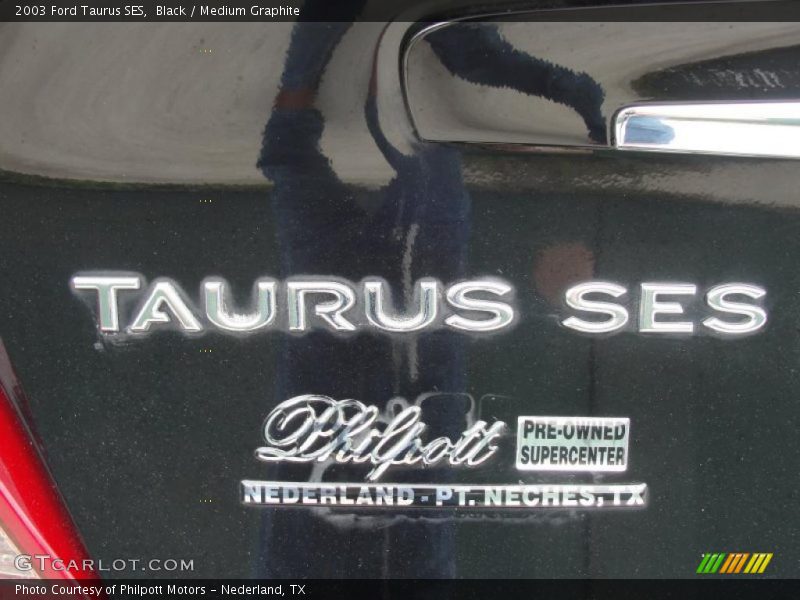 Black / Medium Graphite 2003 Ford Taurus SES