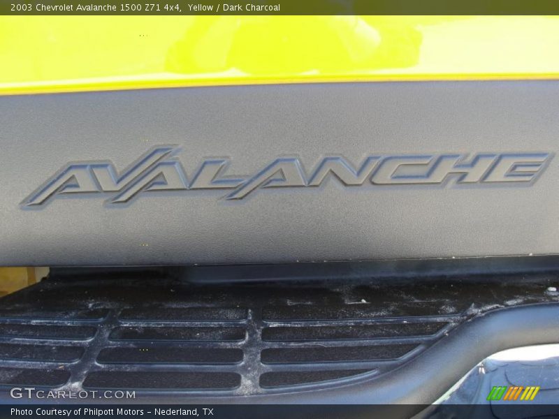 Yellow / Dark Charcoal 2003 Chevrolet Avalanche 1500 Z71 4x4