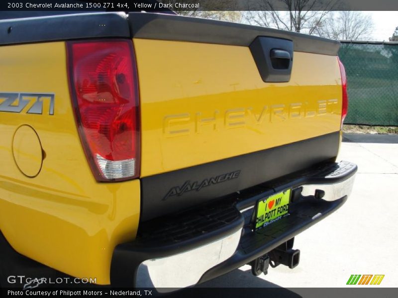 Yellow / Dark Charcoal 2003 Chevrolet Avalanche 1500 Z71 4x4