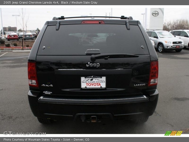 Black / Medium Slate Gray 2005 Jeep Grand Cherokee Laredo 4x4