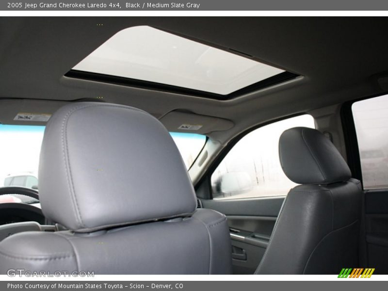 Black / Medium Slate Gray 2005 Jeep Grand Cherokee Laredo 4x4
