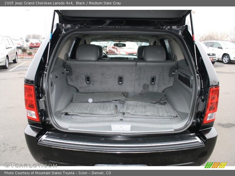 Black / Medium Slate Gray 2005 Jeep Grand Cherokee Laredo 4x4