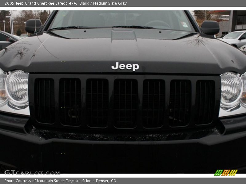 Black / Medium Slate Gray 2005 Jeep Grand Cherokee Laredo 4x4