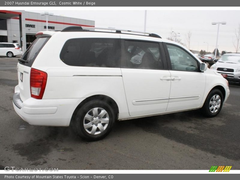 Cosmic White / Beige 2007 Hyundai Entourage GLS