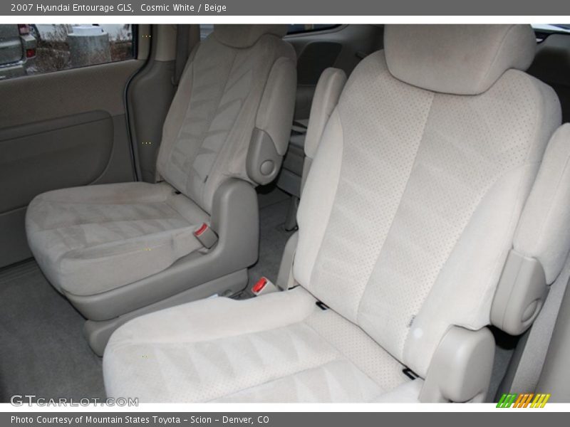 Cosmic White / Beige 2007 Hyundai Entourage GLS
