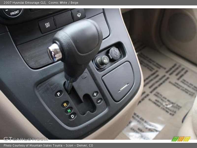 Cosmic White / Beige 2007 Hyundai Entourage GLS