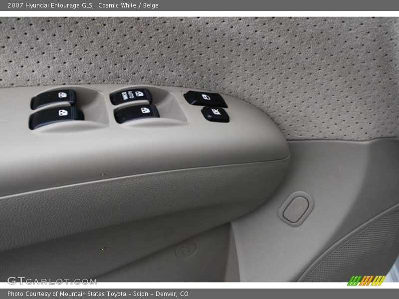Cosmic White / Beige 2007 Hyundai Entourage GLS