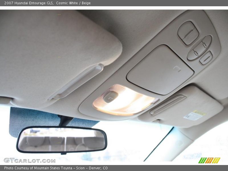 Cosmic White / Beige 2007 Hyundai Entourage GLS