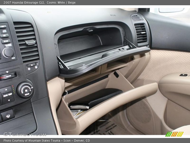 Cosmic White / Beige 2007 Hyundai Entourage GLS