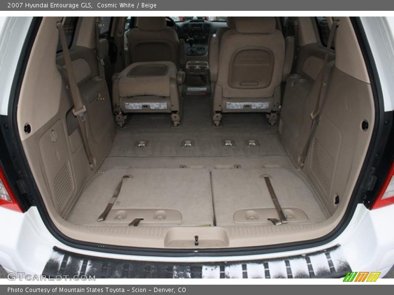 Cosmic White / Beige 2007 Hyundai Entourage GLS