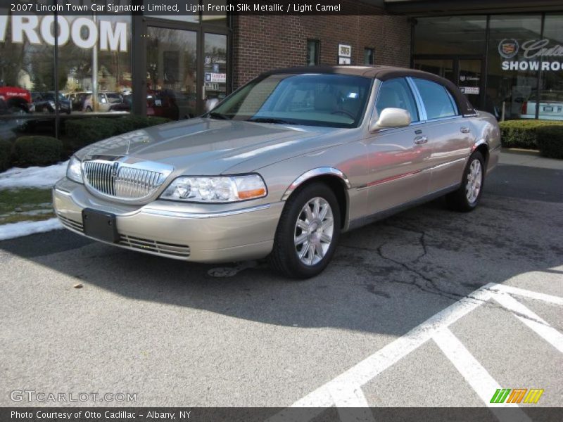 Light French Silk Metallic / Light Camel 2007 Lincoln Town Car Signature Limited