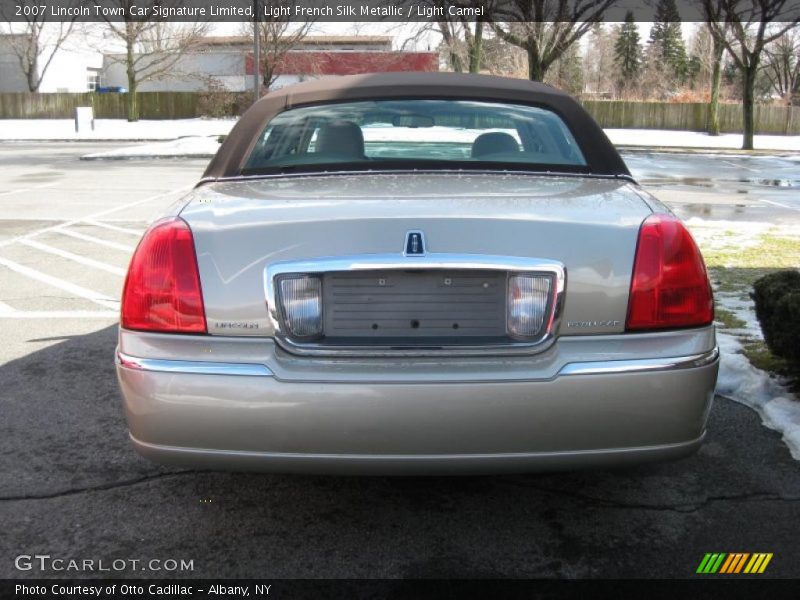Light French Silk Metallic / Light Camel 2007 Lincoln Town Car Signature Limited