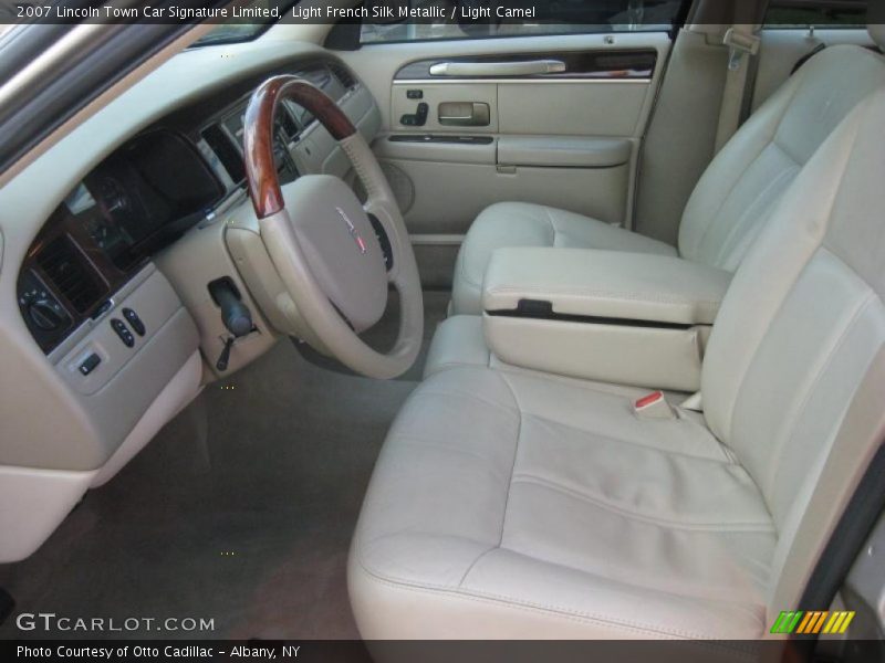  2007 Town Car Signature Limited Light Camel Interior