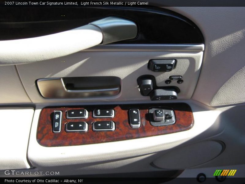 Controls of 2007 Town Car Signature Limited