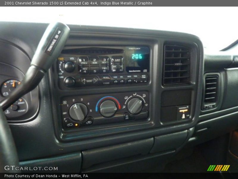 Controls of 2001 Silverado 1500 LS Extended Cab 4x4