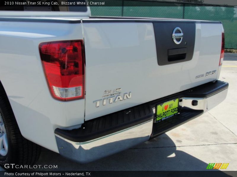 Blizzard White / Charcoal 2010 Nissan Titan SE King Cab