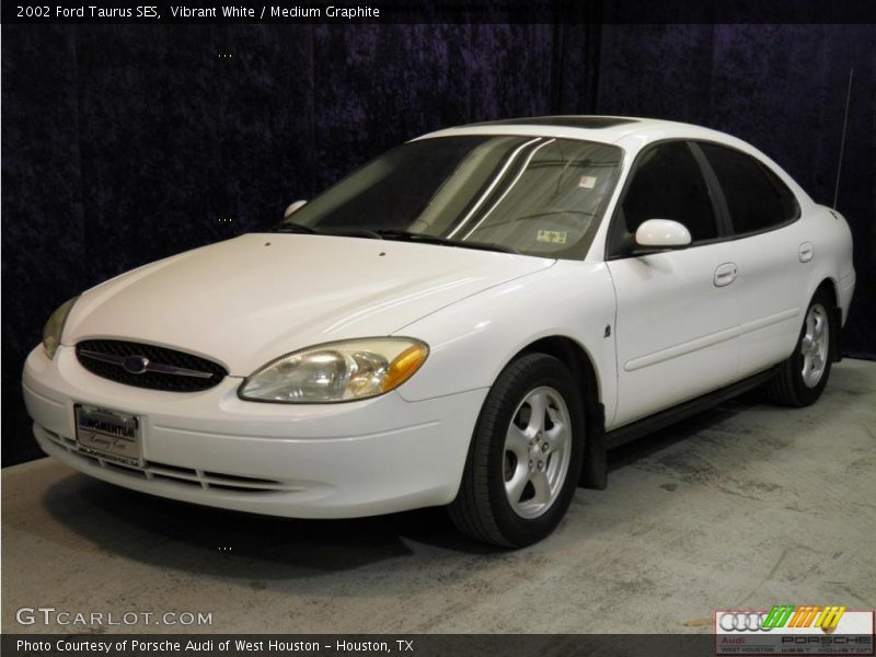 Vibrant White / Medium Graphite 2002 Ford Taurus SES