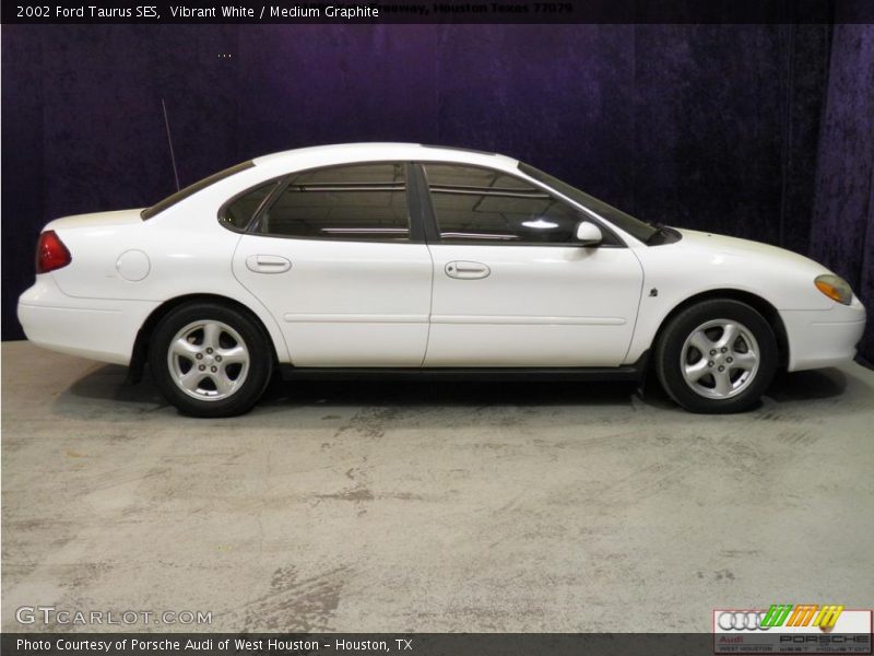 Vibrant White / Medium Graphite 2002 Ford Taurus SES