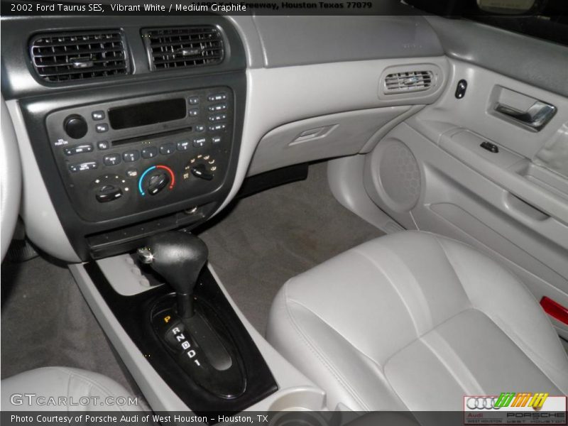 Vibrant White / Medium Graphite 2002 Ford Taurus SES