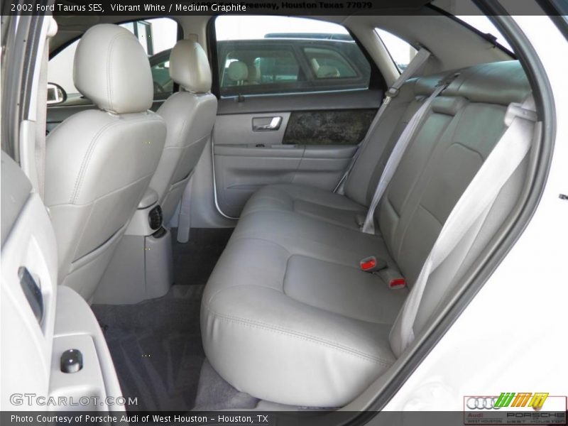 Vibrant White / Medium Graphite 2002 Ford Taurus SES