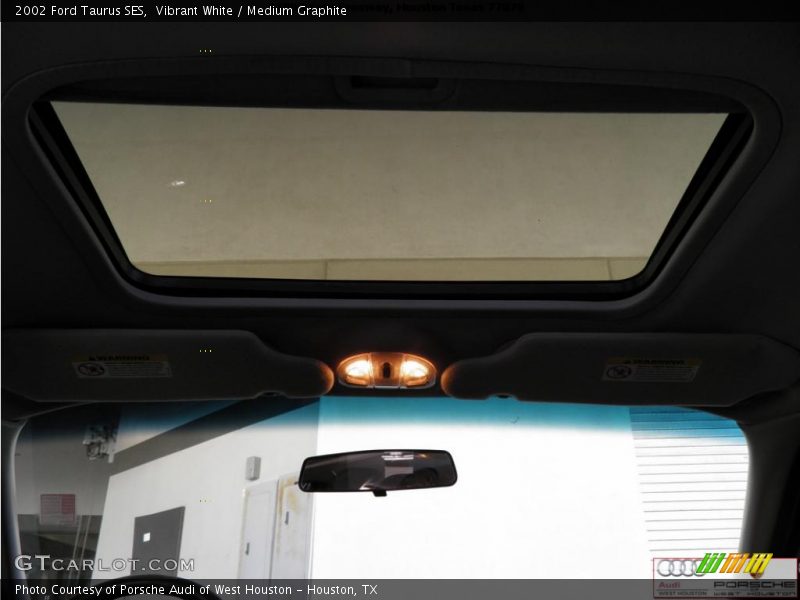 Vibrant White / Medium Graphite 2002 Ford Taurus SES