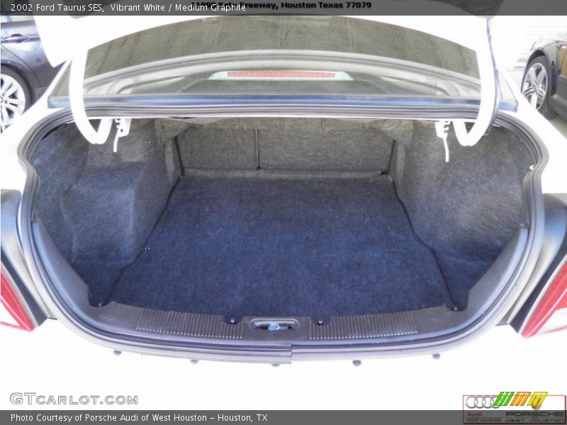 Vibrant White / Medium Graphite 2002 Ford Taurus SES