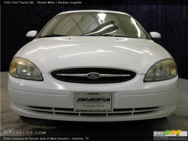 Vibrant White / Medium Graphite 2002 Ford Taurus SES