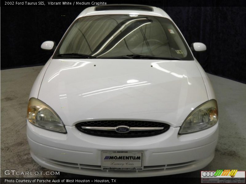 Vibrant White / Medium Graphite 2002 Ford Taurus SES