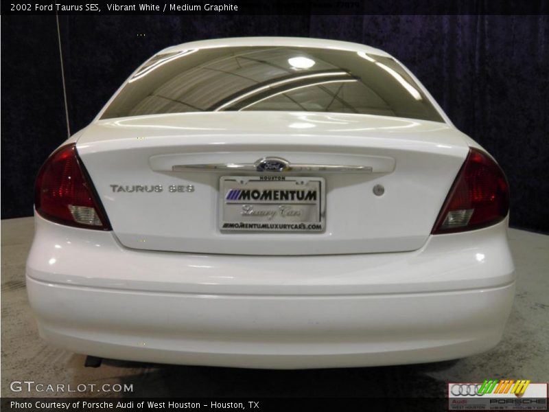 Vibrant White / Medium Graphite 2002 Ford Taurus SES