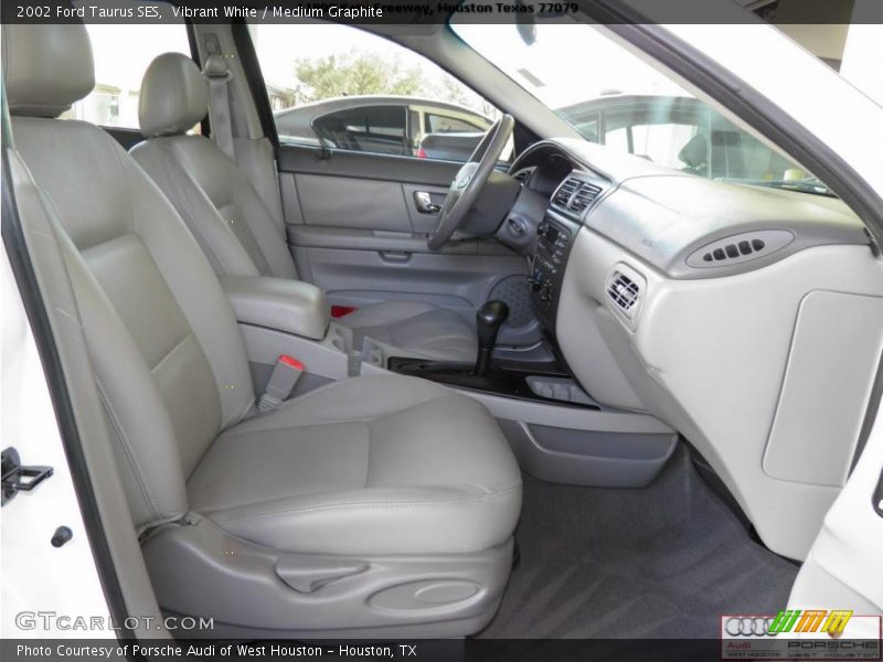 Vibrant White / Medium Graphite 2002 Ford Taurus SES