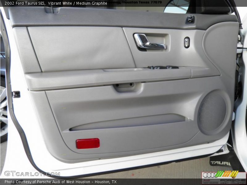 Vibrant White / Medium Graphite 2002 Ford Taurus SES