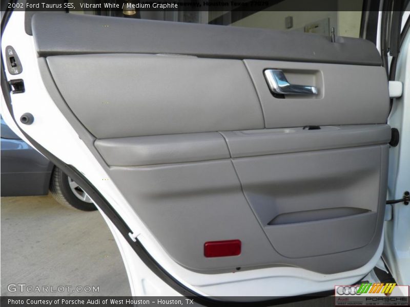 Vibrant White / Medium Graphite 2002 Ford Taurus SES