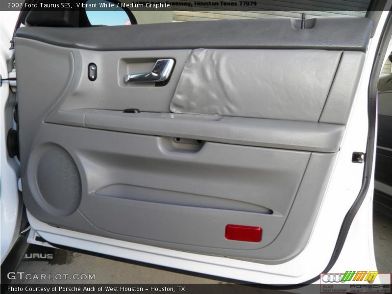Vibrant White / Medium Graphite 2002 Ford Taurus SES