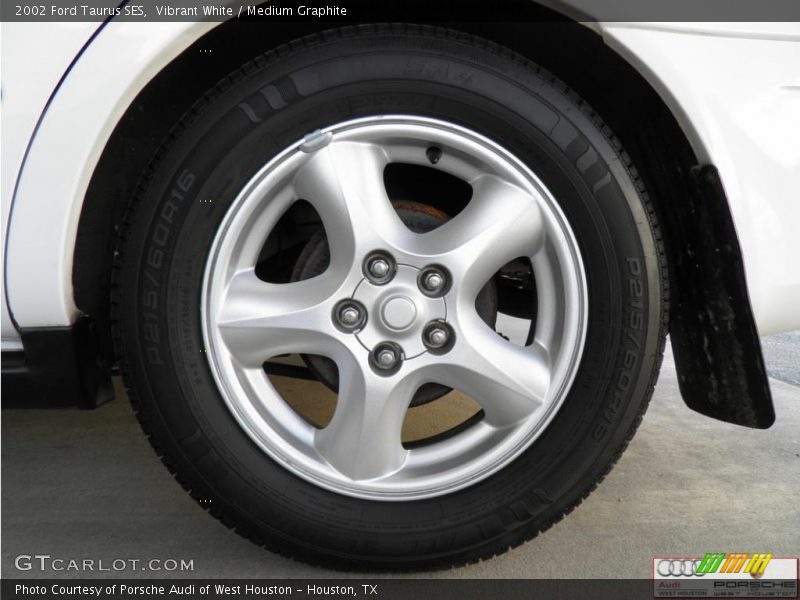 Vibrant White / Medium Graphite 2002 Ford Taurus SES