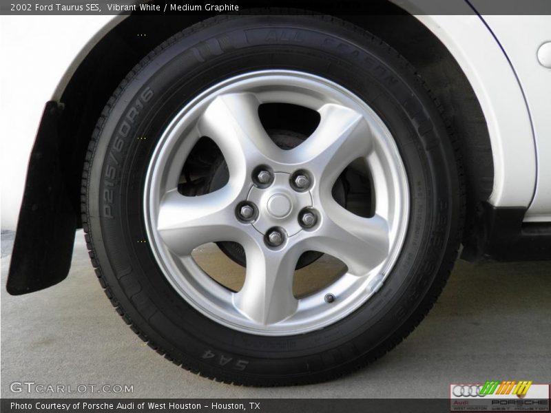 Vibrant White / Medium Graphite 2002 Ford Taurus SES