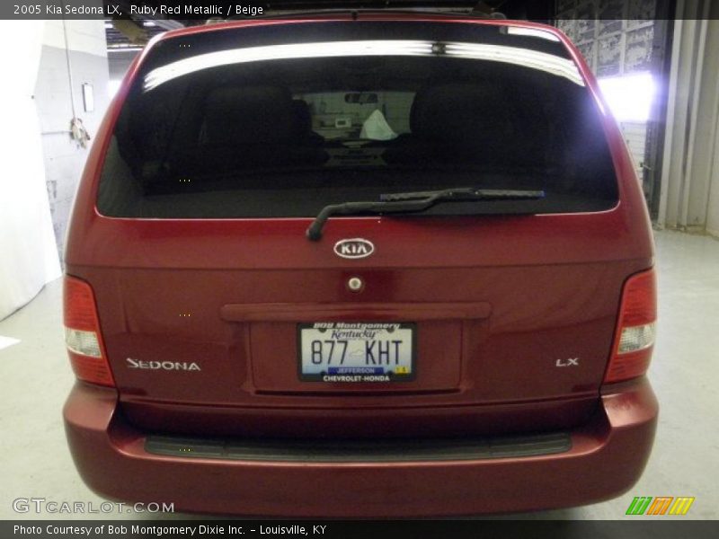 Ruby Red Metallic / Beige 2005 Kia Sedona LX
