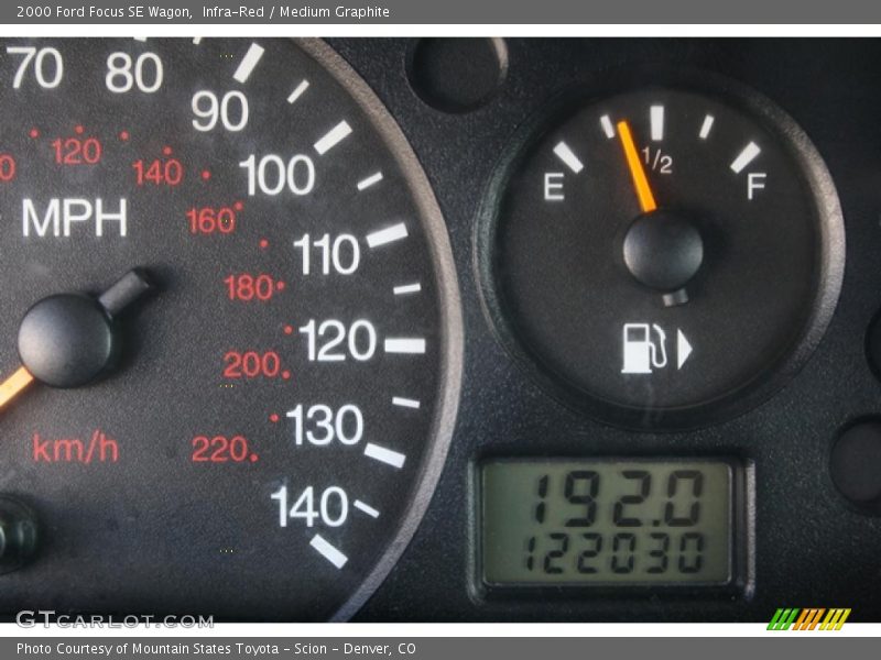 Infra-Red / Medium Graphite 2000 Ford Focus SE Wagon