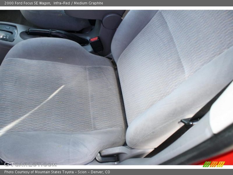Infra-Red / Medium Graphite 2000 Ford Focus SE Wagon