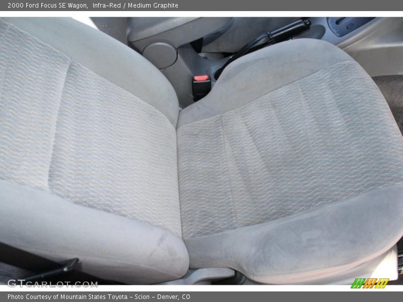 Infra-Red / Medium Graphite 2000 Ford Focus SE Wagon