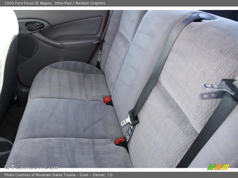 Infra-Red / Medium Graphite 2000 Ford Focus SE Wagon