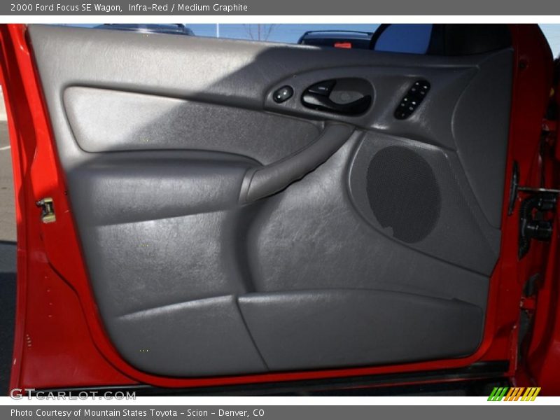 Infra-Red / Medium Graphite 2000 Ford Focus SE Wagon