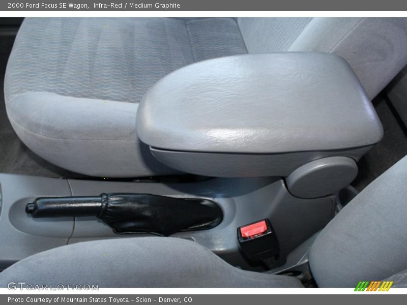 Infra-Red / Medium Graphite 2000 Ford Focus SE Wagon
