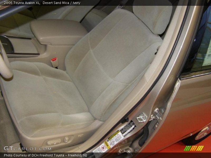 Desert Sand Mica / Ivory 2006 Toyota Avalon XL